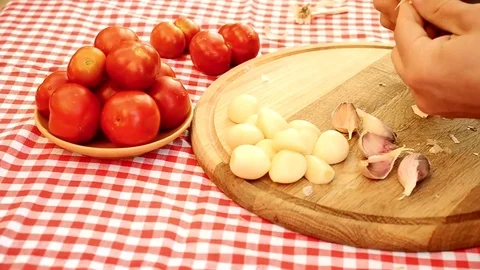 Time lapse of human hands pealing garlic Stock Footage 72903072