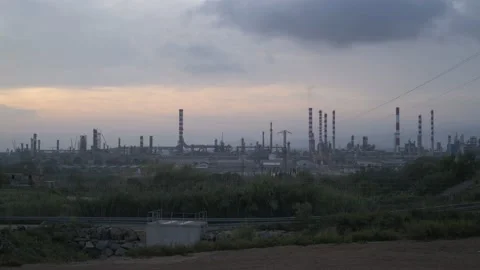 Time lapse of a hydrocarbon refinery at sunset. Stock Footage 220196554