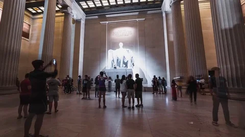 Time lapse Hyperlapse Circling Lincoln Memorial at Night 库存影片 72708382