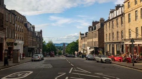 Time lapse hyperzoom view of the north part of Edinburgh new town (Scotland) Stock Footage 115714026