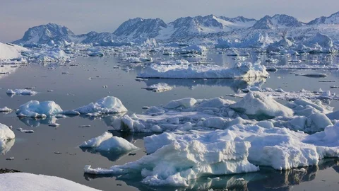 Time-lapse of icebergs floating on the sea surface Stock Footage 113268649