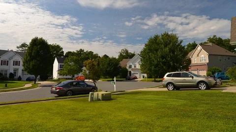 Time lapse of idyllic suburbs with homes on a cul de sac Stock Footage 78550663