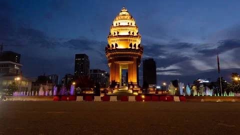 Time lapse of independent monument at night Stock Footage