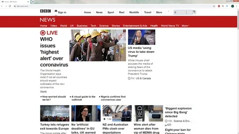 Time lapse internet surfing. A man or woman browses the BBC news site and sea Video stock 125550207