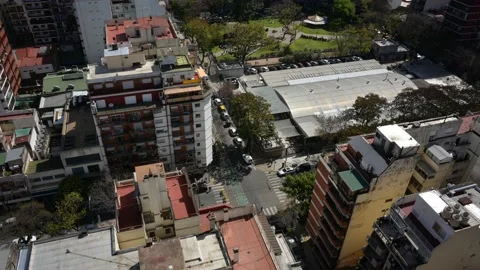 Time lapse of intersection with cars and pedestrians downtown Buenos Aires Video stock 139541508