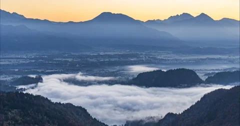 Time lapse of inversion clouds moving Stock Footage 167733123
