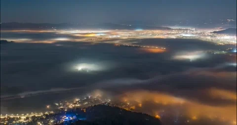 Time lapse of inversion low clouds or fog moving Video stock 169697890