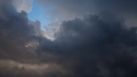 Time lapse of isolated dark rain clouds approaching and obscuring blue sky Video stock 88933690