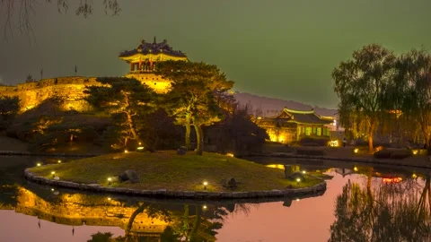 Time lapse, as it gets dark, Dongbuklu and Yongyeon are lit up and it is beautif Video stock 260879237