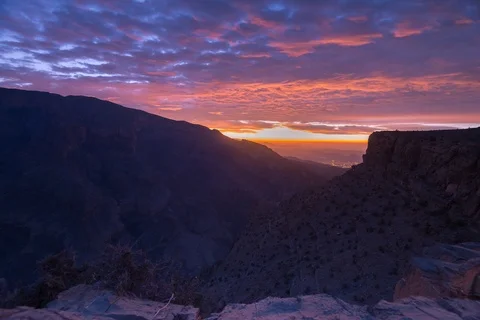 Time lapse of Jebel Shams during sunrise-Oman Vídeos de archivo 124621562