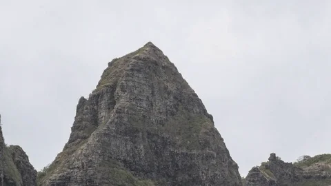 Time Lapse of Kalaea Mountain with Rolling Clouds on Kauai, Hawaii in 4K Vidéo 72787264