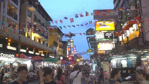 Time-lapse of Khao San Road at night. Video stock 93529434
