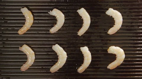 TIME-LAPSE: A king prawns are frying on a grill Vídeos de archivo 63509166