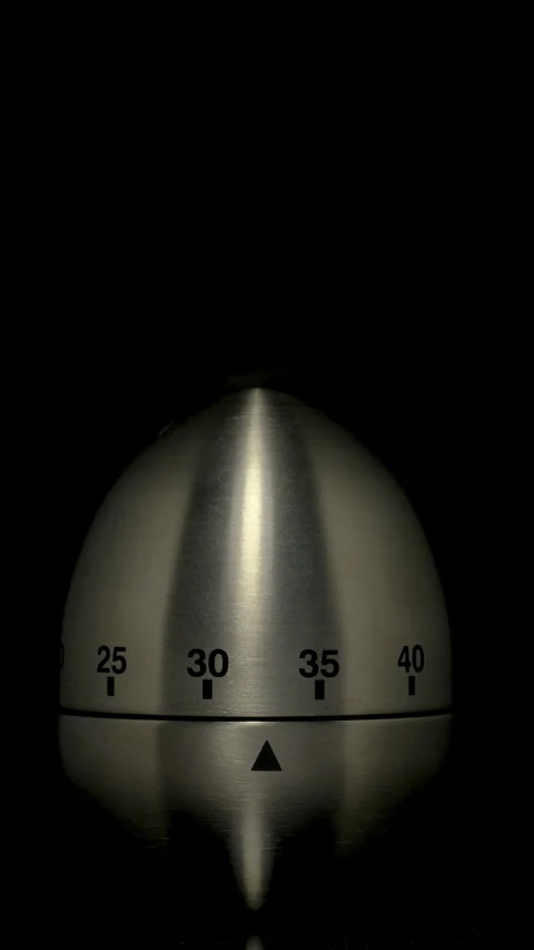 Time lapse of a kitchen clock timer. 動画素材 302802347
