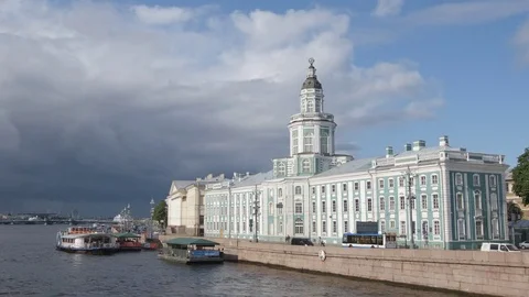 Time-lapse of The Kunstkamera and a dark clouds in the summer Видео 80679789