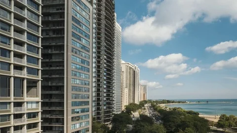 Time Lapse of Lake Shore Drive Traffic &amp; Clouds in Chicago (With Zoom) 4K w LUT Vidéo 80293323