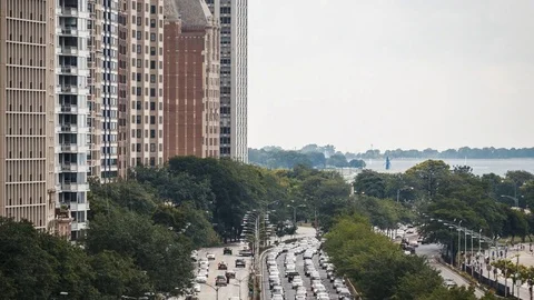 Time Lapse Lake Shore Drive Traffic &amp; Clouds in Chicago (Fast Version) 4K w LUT 動画素材 80294560