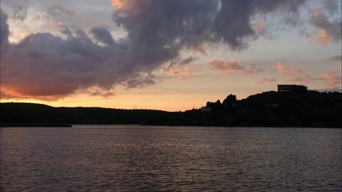 Time lapse on the lake at sunset passing clouds Video stock 96584462