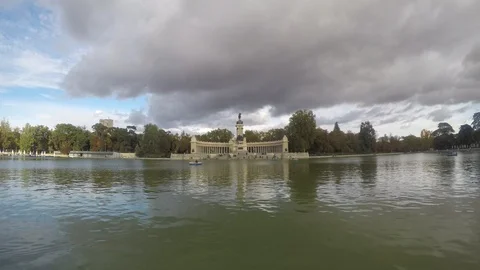 Time Lapse -  Large pond of the Retiro Madrid Vídeo Stock 97794122