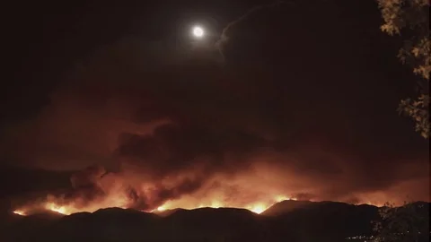 Time-lapse of large wildfire in Los Angeles County Video stock 109392630