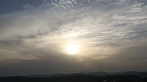 Time-lapse the last rays of the sun over hills 動画素材 46525766
