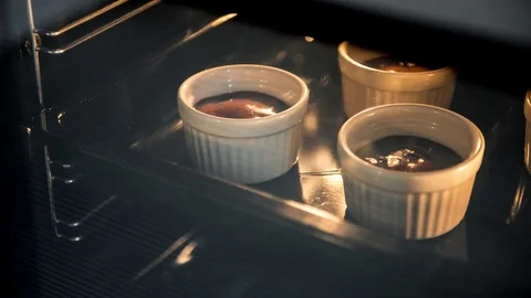 Time lapse of lava cake baked in the oven. Stock Footage 83360085