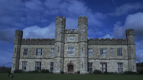 Time lapse of Leeds Castle front angle Stock Footage 126550773
