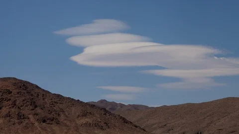 Time lapse of lenticular saucer clouds forming over desert hills in California Stock Footage 114569652