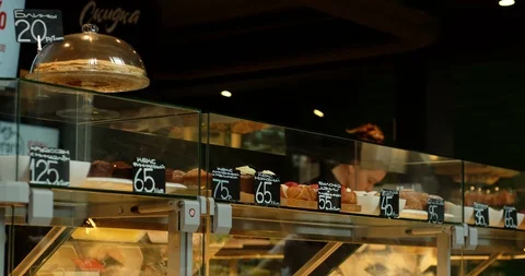 Time-lapse of life and movement in a dark expensive, chic cafe, bar Video stock 129598801
