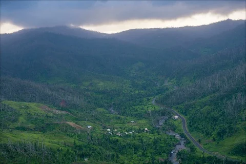 Time lapse of light rain and clouds over valley Stockbeeldmateriaal 91136973