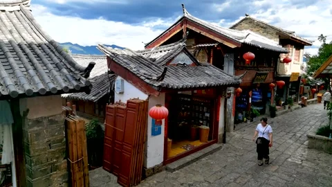 Time lapse of Lijiang Ancient Town Street, China on 2024.10.03 Vídeos de archivo 336883511