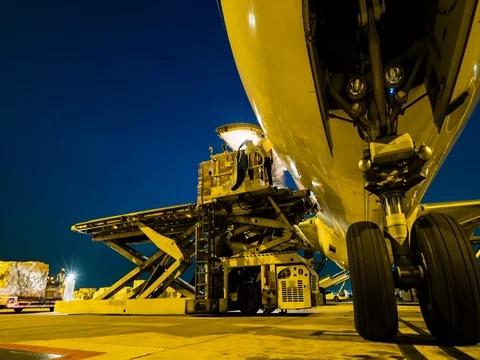 Time lapse loading cargo outside cargo plane Video stock 77652511