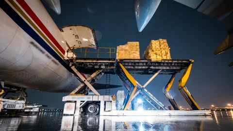 Time lapse loading cargo plane outside air freight logistic with rain storm Видео 91952908