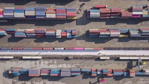 Time-lapse of loading sea containers, view from the top Stock-Footage 157692082