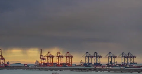 Time-lapse Logistic shipping quay boat Engineering crane depot at logistic 動画素材 274470592