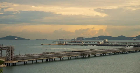 Time-lapse Logistic shipping quay boat Engineering crane depot at logistic 库存影片 274470593