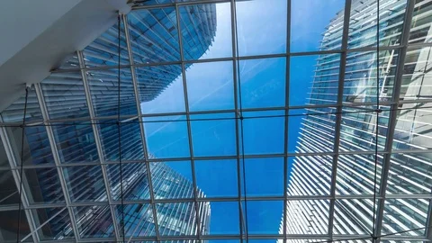 Time lapse of Looking up through the sun roof at office building 库存影片 78712905