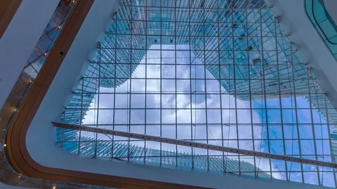 Time lapse of Looking up through the sun roof at office building 스톡 동영상 78713374