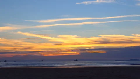 Time lapse. A low angle view of the ocean horizon at sunset. Stock Footage 147573054