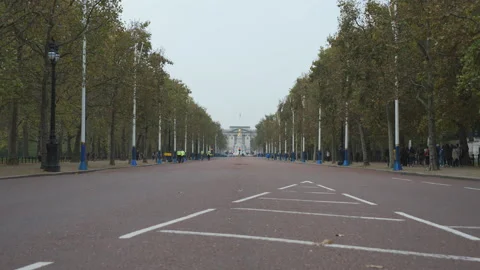 Time lapse. Main road leading to the Buckingham Palace. Stock Footage 119360064