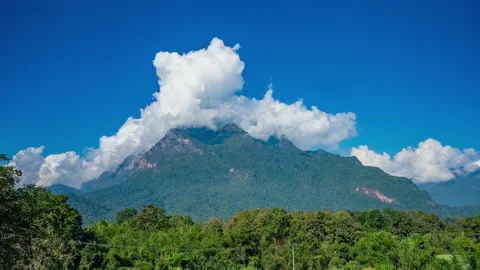 Time lapse majestic view of Doi Luang Chiang Dao in northern Thailand Stock Footage 227320001