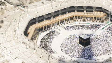 Time lapse of Makkah Royal Clock Tower shadow casting over the holy Kaaba Stock Footage 195973134