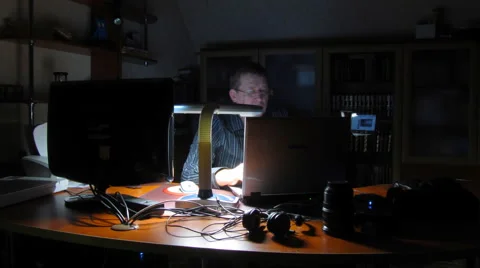 Time lapse. man works behind computers. 動画素材 1014444