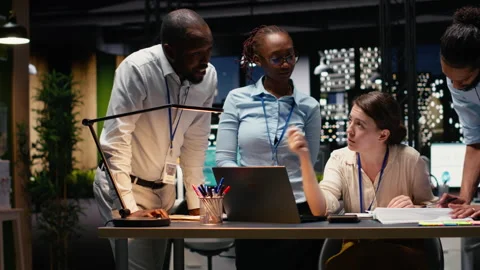 Time lapse of manager and staff engage in collaborative teamwork Stock Footage 334043818