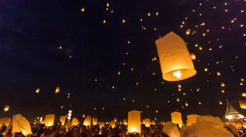 Time Lapse Many Fire Lanterns Floating In Loy Krathong Festival Of Thailand Видео 32695991