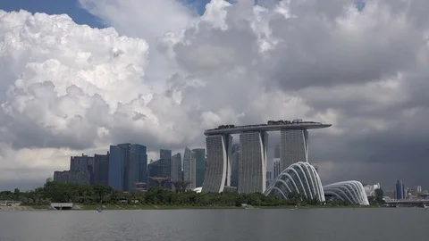 Time lapse of massive storm clouds developing over Singapore skyline 스톡 동영상 78438602