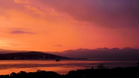 Time lapse of midnight sun orange glow on clouds above fjord in Tromso, Norway 스톡 동영상 113732994