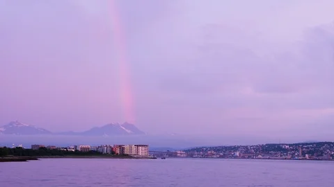 Time lapse of midnight sun rainbow over Tromso city in Norway. 스톡 동영상 113725215
