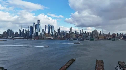 Time lapse of Midtown Manhattan New York skyline in strong winds on  cloudy day. Stock Footage 294994248