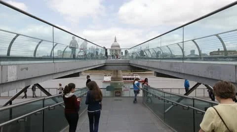 Time lapse of Millennium Bridge and St.Pauls London 스톡 동영상 21027789